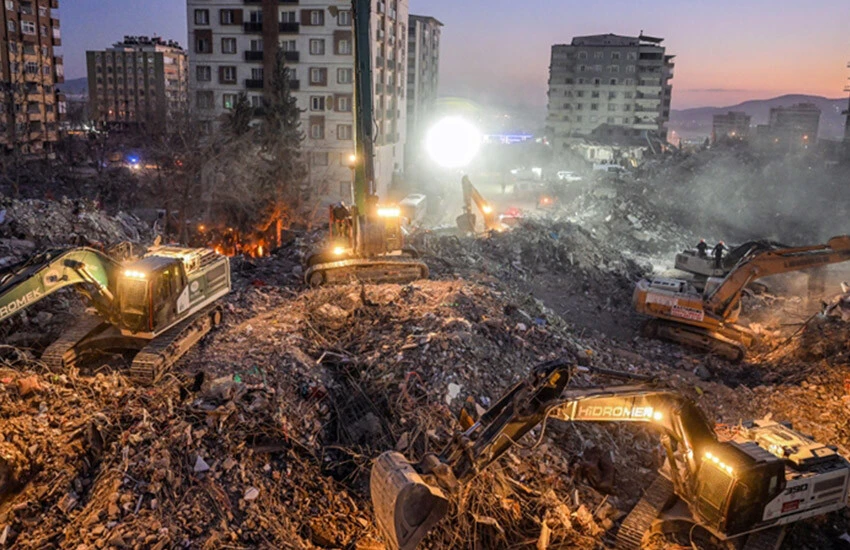 Çocuklara depremi unutturmak için kayak merkezine akın ettiler - 1. Resim