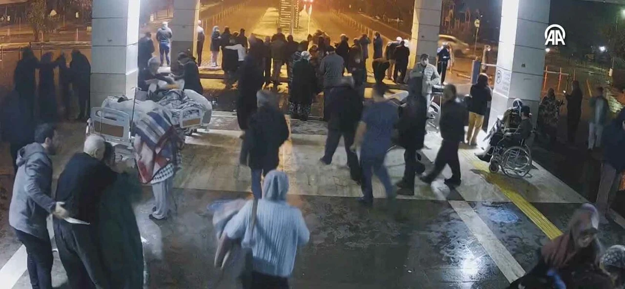 Hastanelerde depremin hissedilme anından yeni görüntü yayınlandı