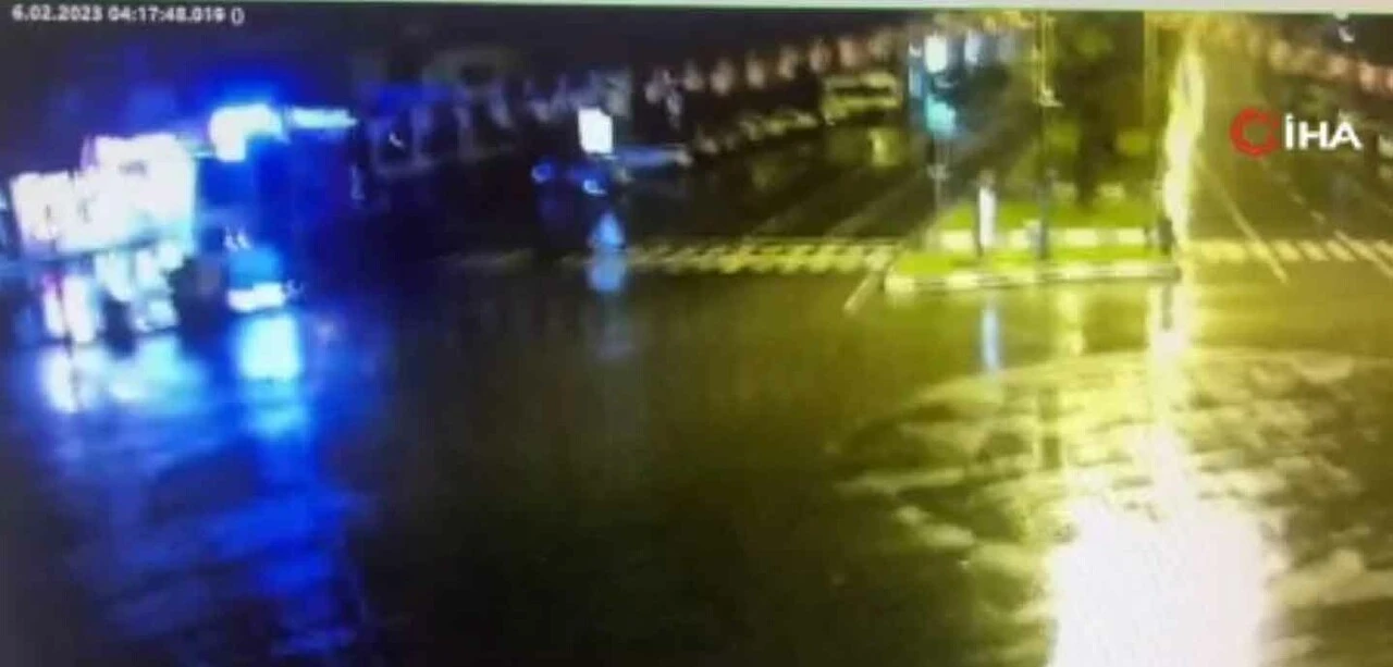 Depremin şiddetinin hissedildiği meydanlardan yeni görüntüler yayınlandı - 1. Resim