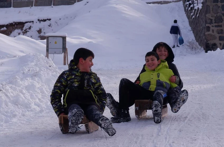 Erzurum'da çocukların kızak keyfi - 2. Resim