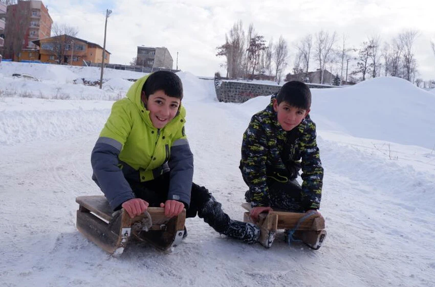 Erzurum'da çocukların kızak keyfi - 1. Resim