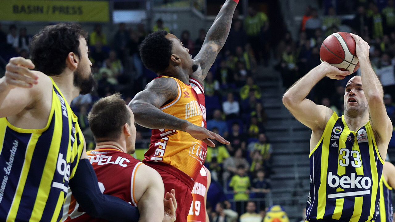 Fenerbahçe basketbol derbisini farklı kazandı 