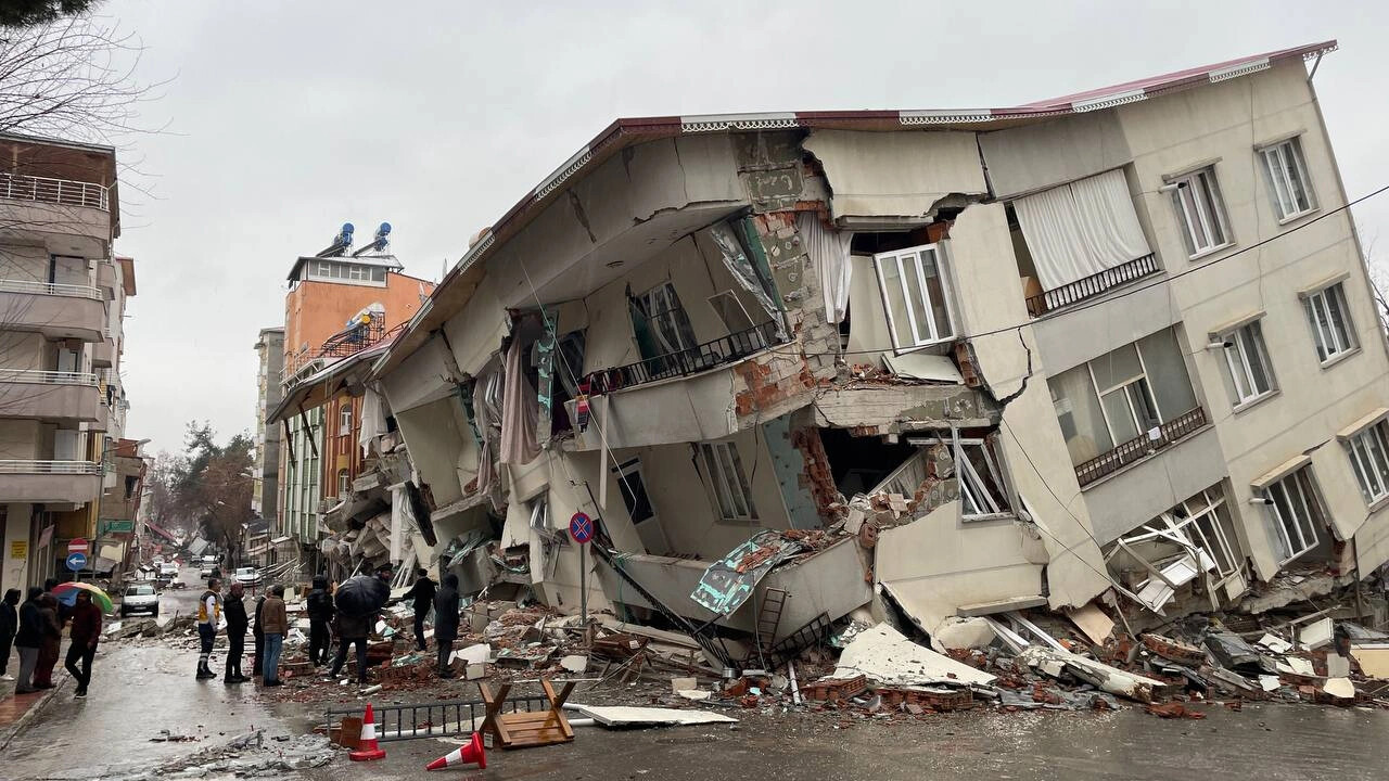 Gaziantep depreminde kaç kişi öldü? Gaziantep depremi kaç şiddetinde oldu, kaç dakika sürdü?