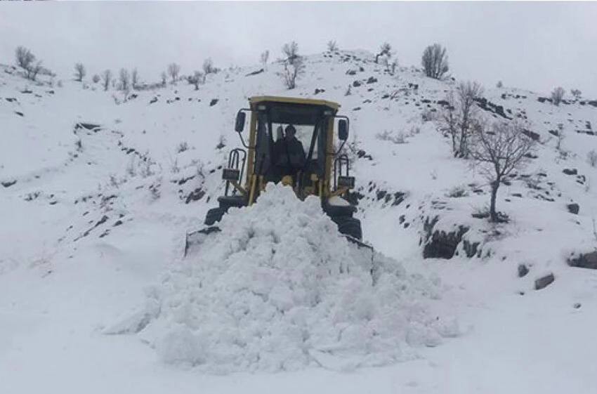 Her yer bembeyaz! Kar kalınlığı 2 metreye yanaştı... - 1. Resim
