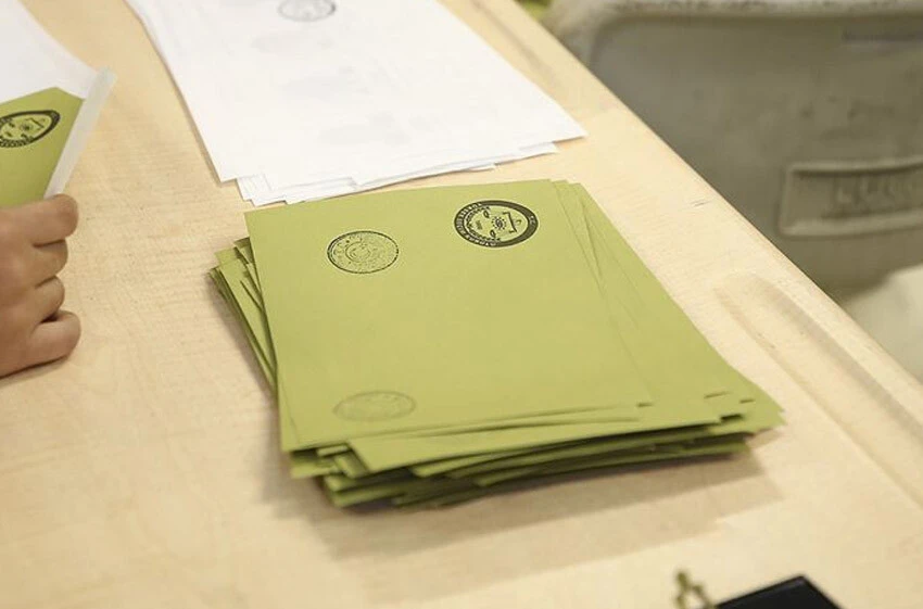 İzmir'de CHP'nin tahtı sallanıyor! Çarpıcı anket sonuçları açıkladı...