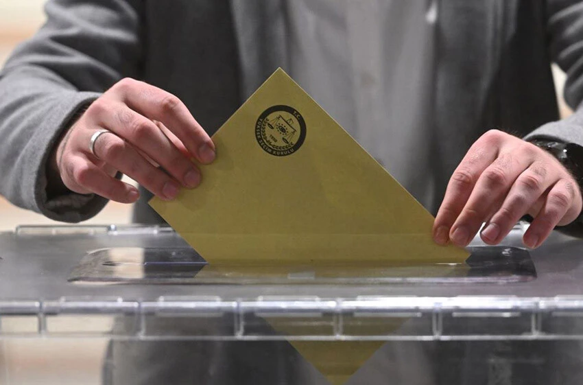 İzmir'de CHP'nin tahtı sallanıyor! Çarpıcı anket sonuçları açıkladı...