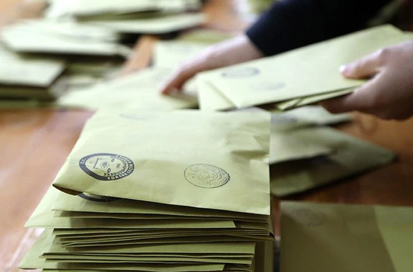 İzmir'de CHP'nin tahtı sallanıyor! Çarpıcı anket sonuçları açıkladı...