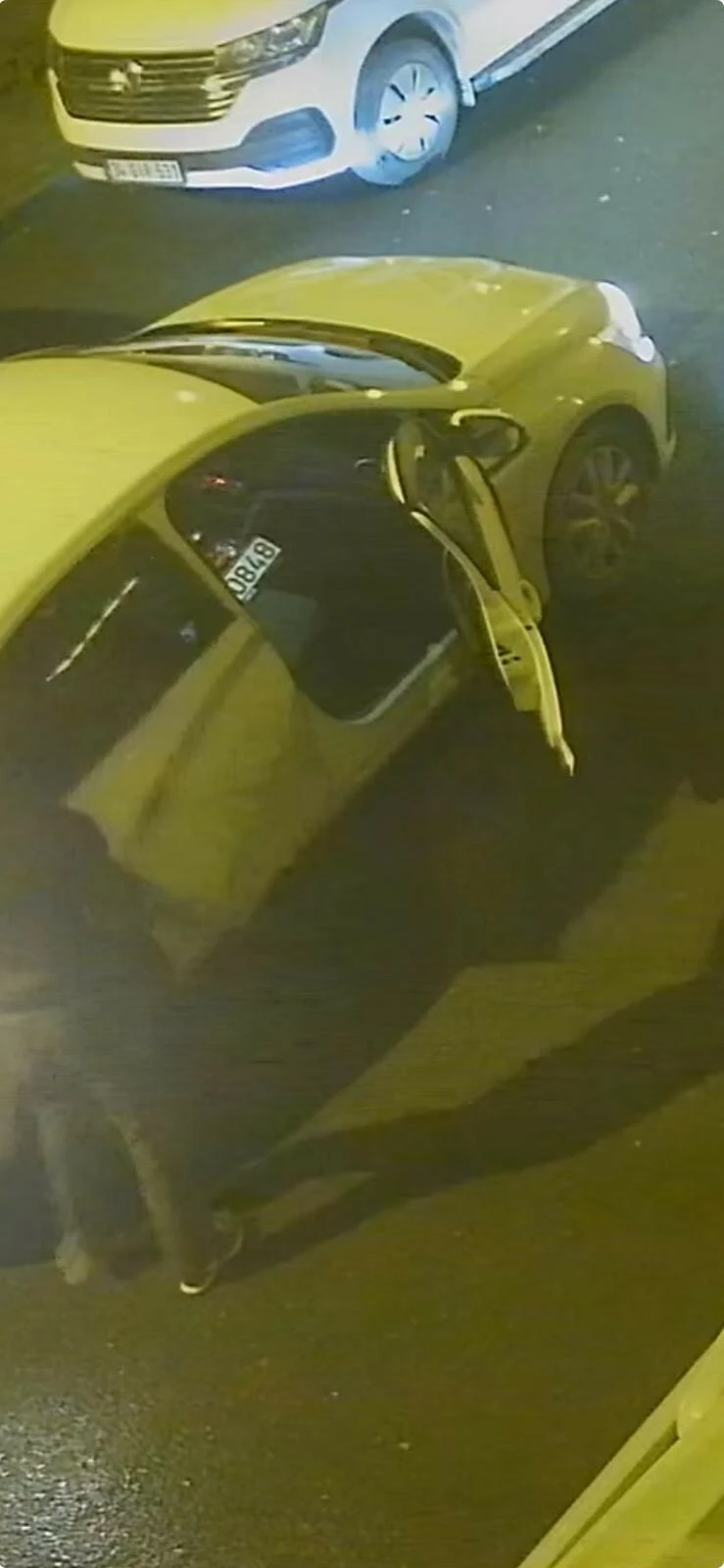 Önce ekran ve plaka çaldılar, Kolpaçino 4 4'lük'ü izlerken yakalandılar