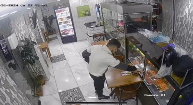 Önce yemeği yediler sonra kilo kilo paket yaptırıp kaçtılar - 1. Resim