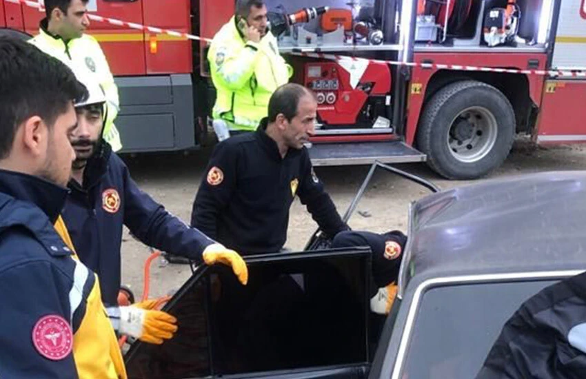 Şanlıurfa'da otomobiller çarpıştı: 1 ölü, 2 yaralı - 1. Resim