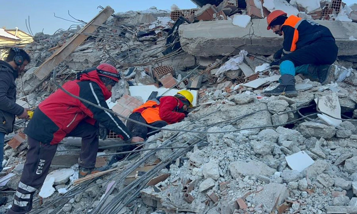 Asrın felaketinde kurtardığı canları gözyaşları içinde anlattı - 1. Resim