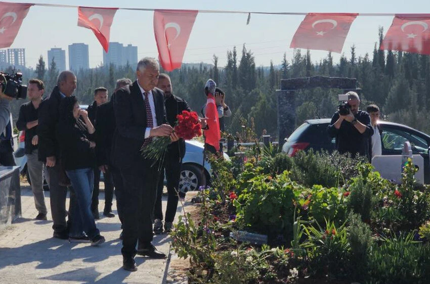 Balonlar bu sefer çocukların ellerinde değil mezar taşlarında uçuştu