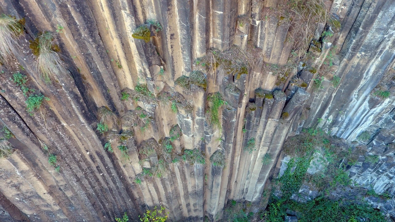 Tabiat anıtı Bazalt Kayalıkları nedir, nerede? Boyabat Bazalt Kayalıkları nerede, nasıl gidilir? Ne zaman, neden tabiat anıtı ilan edildi?