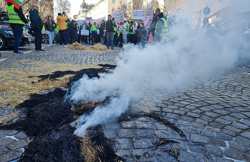 Çiftçi protestoları komşu ülkeye sıçradı! Başkentte ‘bakan istifa’ sesleri