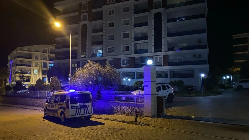 Evinin balkonundan düşen genç kız ağır yaralandı