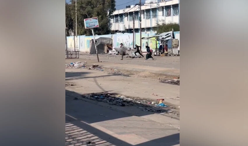 Hastanenin önünde sivil avı! İsrail savaş suçundan vazgeçmiyor - 2. Resim