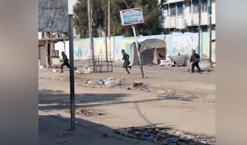 Hastanenin önünde sivil avı! İsrail savaş suçundan vazgeçmiyor - 3. Resim