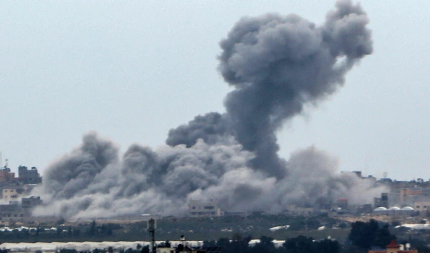 Hastanenin önünde sivil avı! İsrail savaş suçundan vazgeçmiyor - 4. Resim