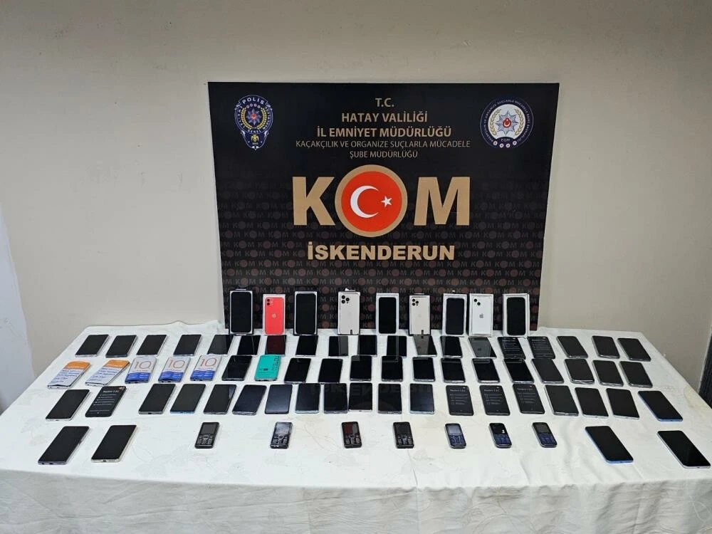 Hatay’da 77 adet kaçak cep telefonu ele geçirildi