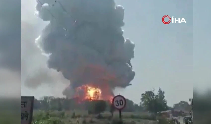 Hindistan'da kaçak fabrikada patlama: Çok sayıda ölü ve yaralı var