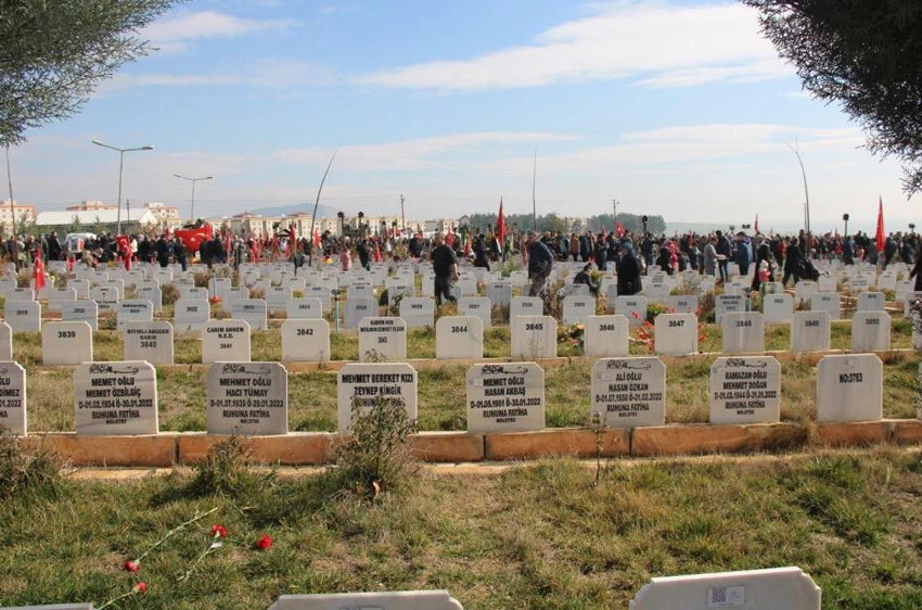 Kızıyla birlikte 16 saat enkaz altında kalan baba yürekleri dağladı - 3. Resim