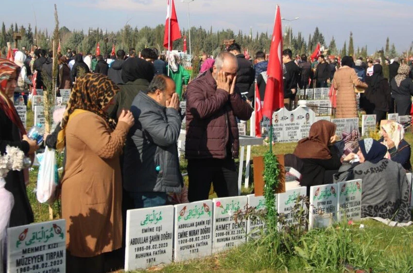 Kızıyla birlikte 16 saat enkaz altında kalan baba yürekleri dağladı - 2. Resim