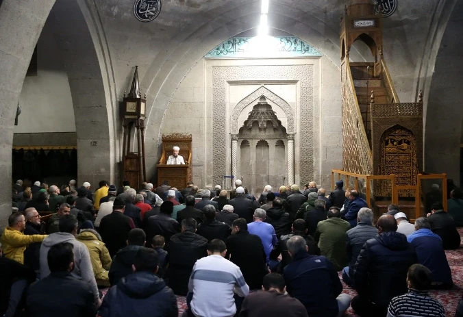 Miraç Kandili yurt genelinde dualarla idrak edildi