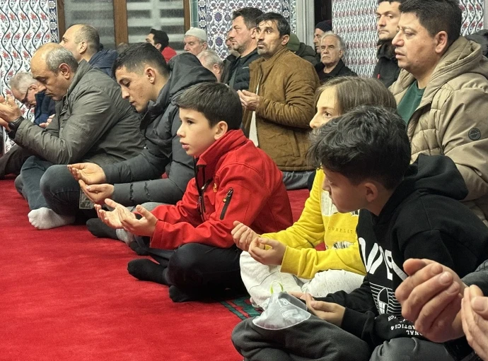 Miraç Kandili yurt genelinde dualarla idrak edildi