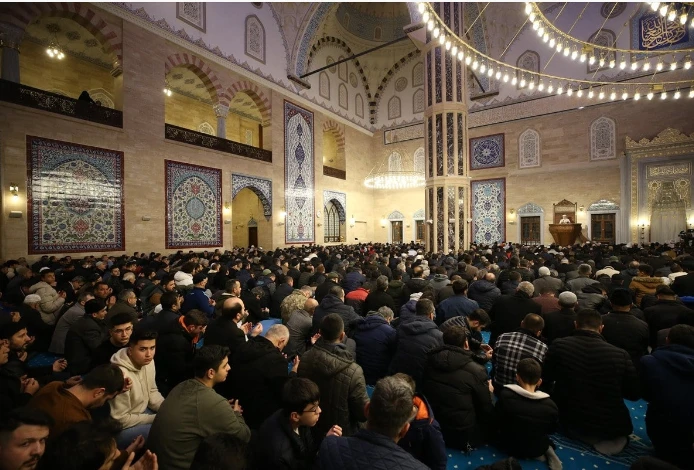 Miraç Kandili yurt genelinde dualarla idrak edildi