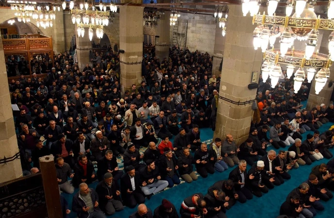 Miraç Kandili yurt genelinde dualarla idrak edildi