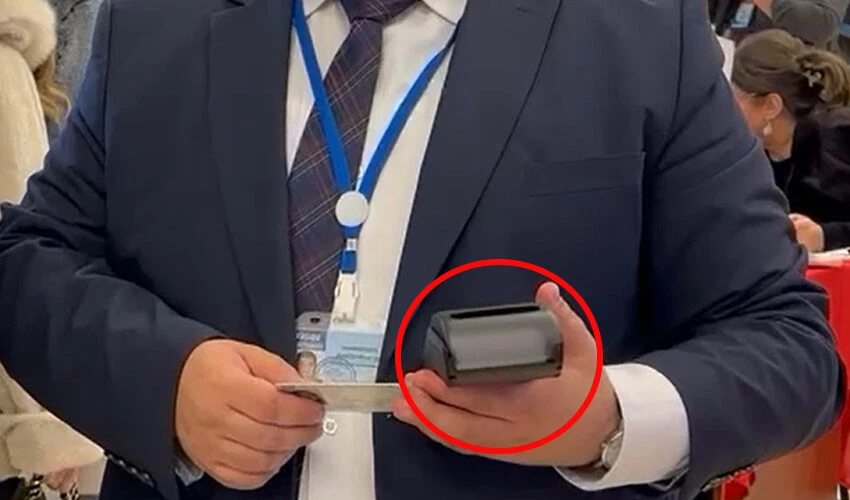 Azerbaycan seçimlerinde 'pos cihazı' detayı - 1. Resim