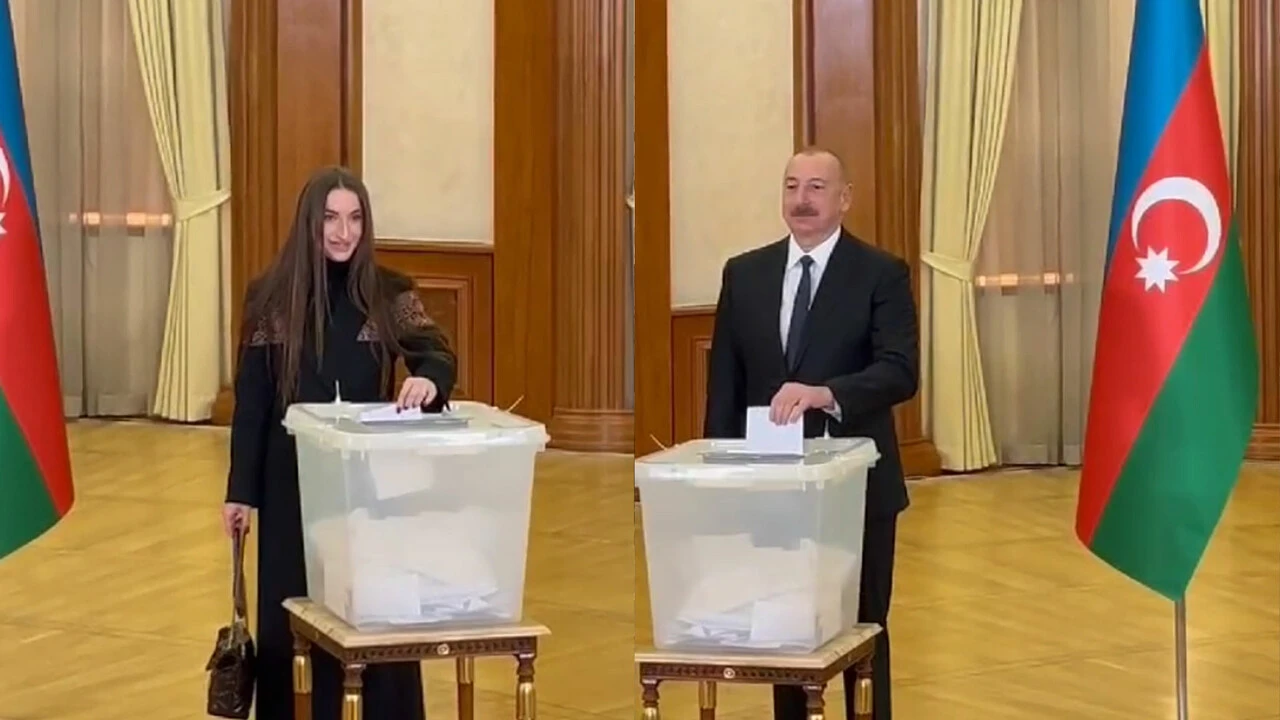 Azerbaycan'da tarihi gün! Cumhurbaşkanı seçimi için Aliyev ve ailesi oyunu kullandı - 2. Resim