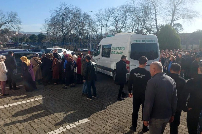 Boğaz ağrısı şikayetiyle gittiği hastanede hayatını kaybetti