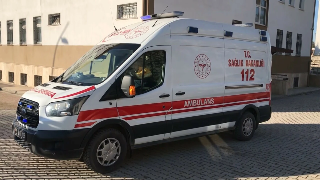 Lisede dehşet! Kız meselesi yüzünden arkadaşını bıçakladı