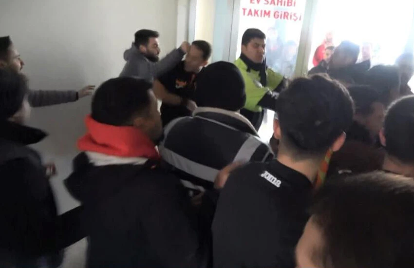 Maç sonunda hakeme yumruklu saldırı!