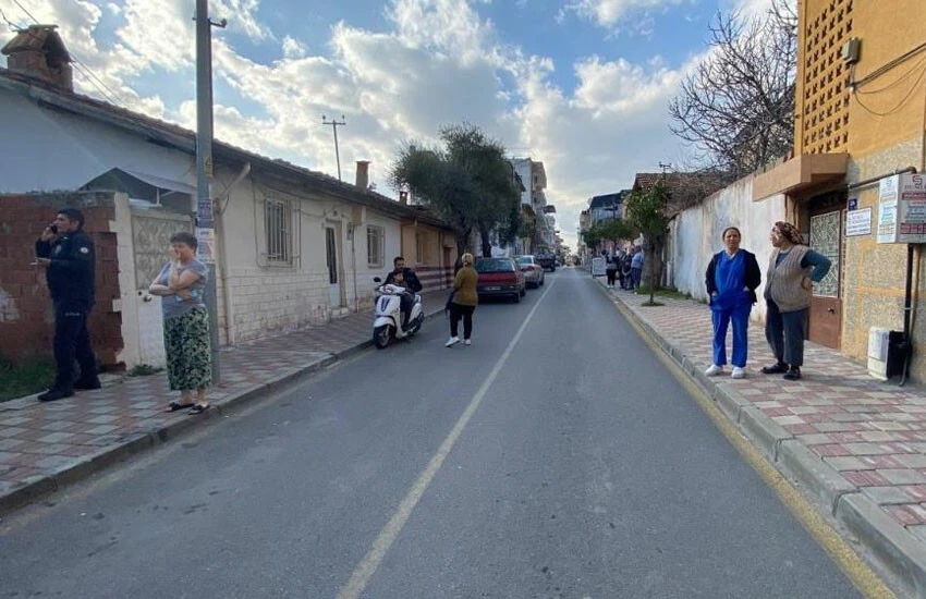 Metruk ev alev aldı, mahalleli sokağa döküldü