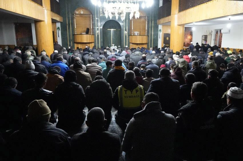 Nurdağı’nın ayakta kalan tek camisinde kandil yoğunluğu - 1. Resim