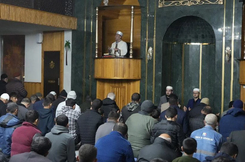 Nurdağı’nın ayakta kalan tek camisinde kandil yoğunluğu - 2. Resim