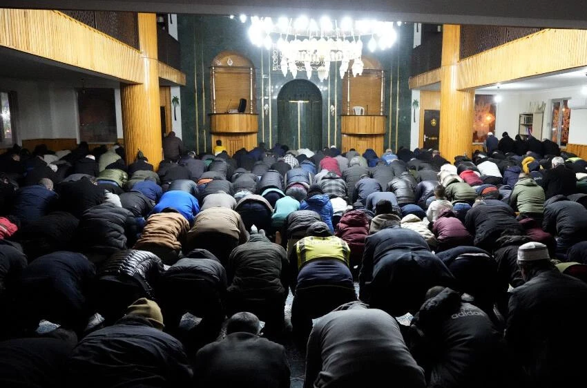 Nurdağı’nın ayakta kalan tek camisinde kandil yoğunluğu - 3. Resim