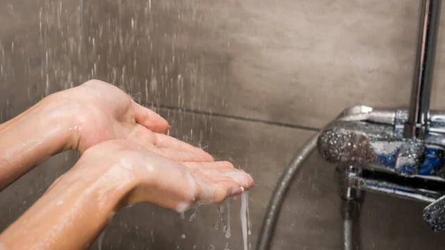 Oruçluyken banyo yapmak orucu bozar mı? Duş almak orucu bozar mı?