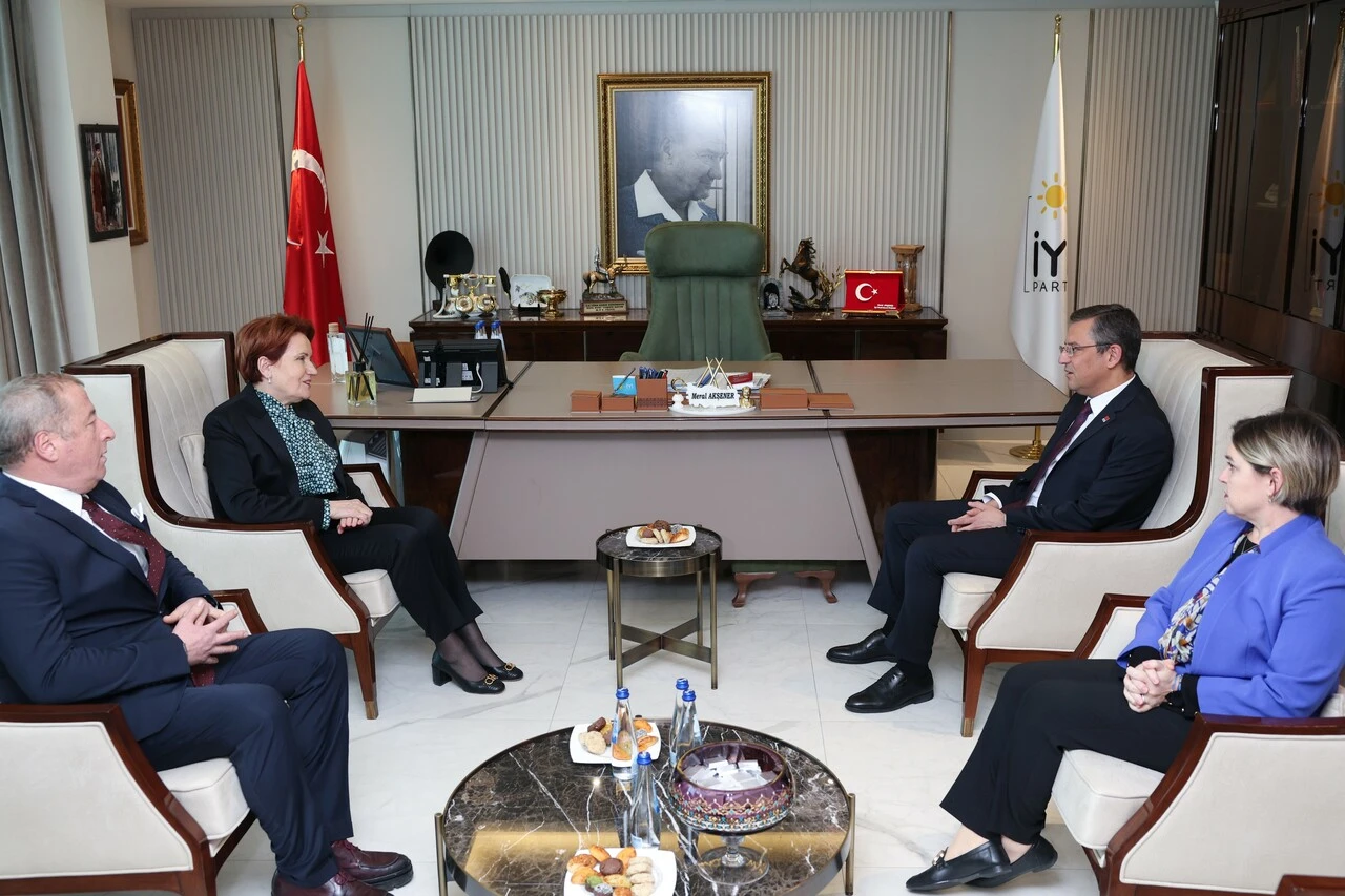 Özgür Özel'den Meral Akşener'e taziye ziyareti