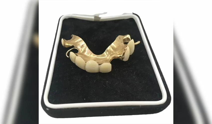 Winston Churchill'in takma dişleri dudak uçuklatan fiyata satıldı - 1. Resim