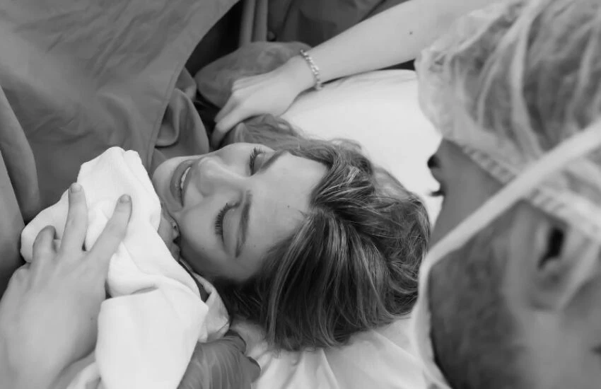 Yasemin Şefkatli ve İdo Tatlıses oğullarına kavuştu! İlk karesi duygulandırdı - 3. Resim