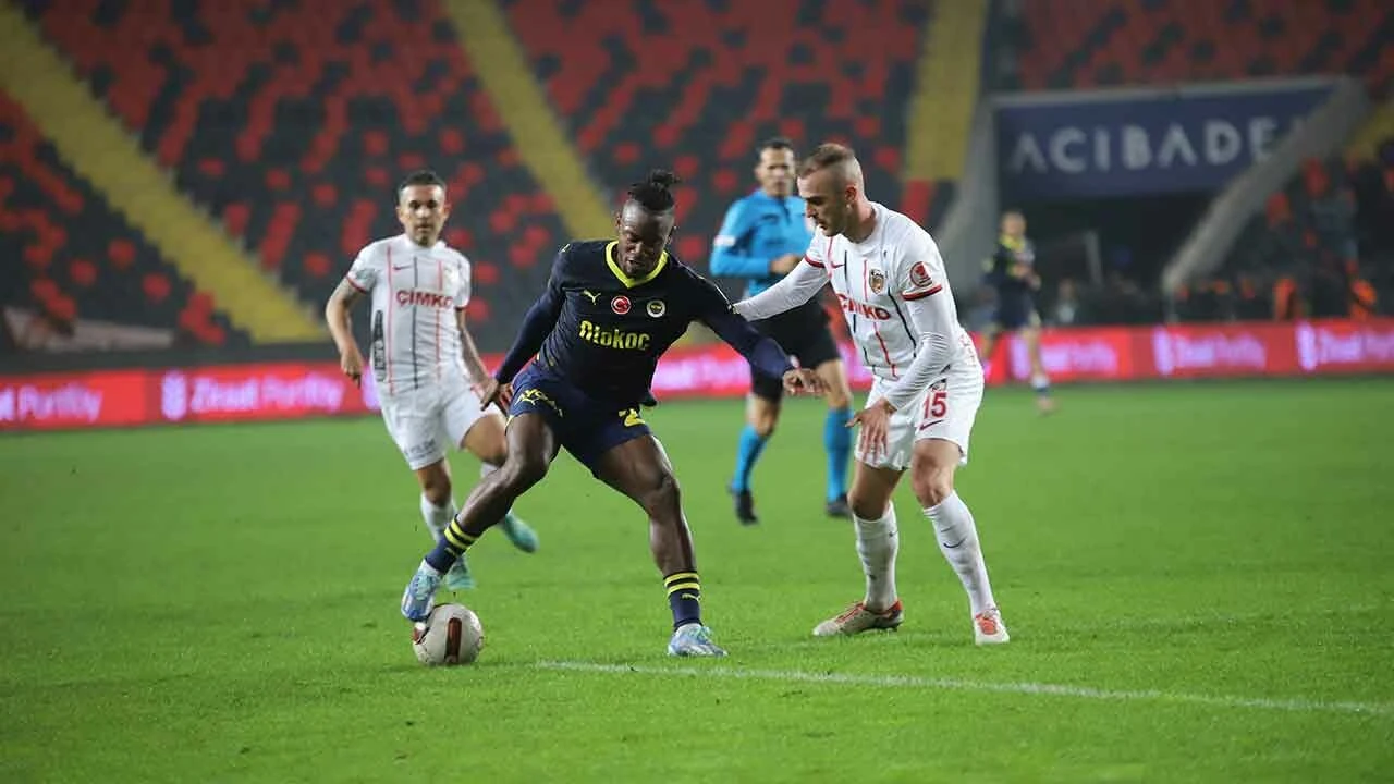 17 gol atan Batshuayi Fenerbahçe tarihine geçti! Alex'i de geride bıraktı