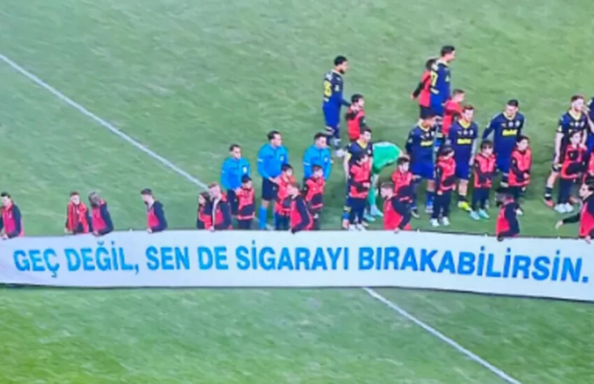 Canlı yayında sigara görüntüsüne açıklama geldi: "İllegal kayıt" - 1. Resim