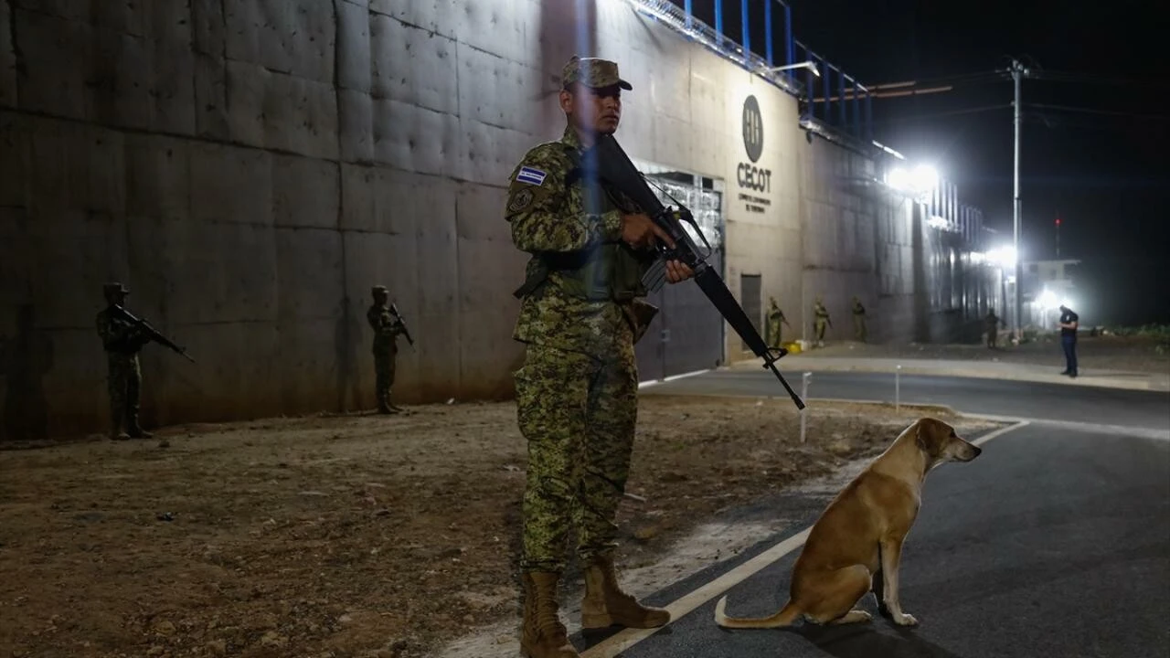 Devlet Başkanı Bukele'nin Alcatraz'ında şartlar korkunç: Giren çıkamıyor