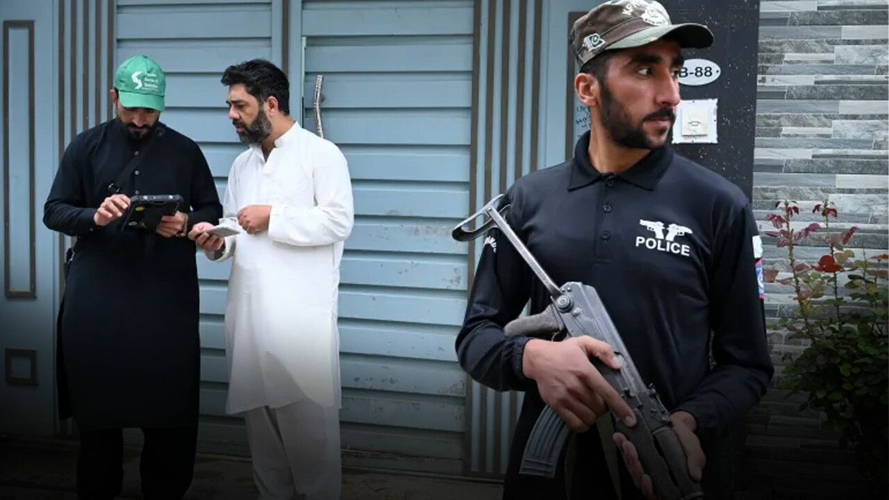 Pakistan&#039;da seçim görevlilerine silahlı saldırı: Bir polis öldü