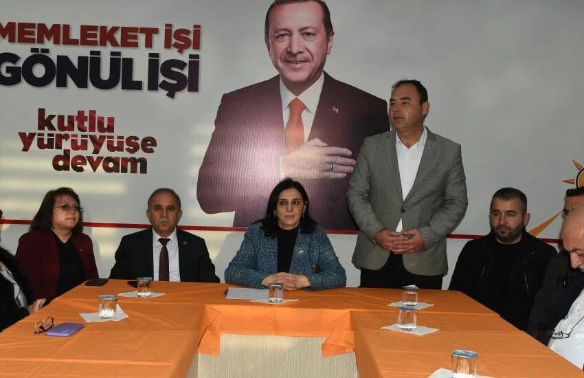 Yeniden Refah'tan kopuş: İlçe başkanı ve 5 kişi AK Parti'ye geçti