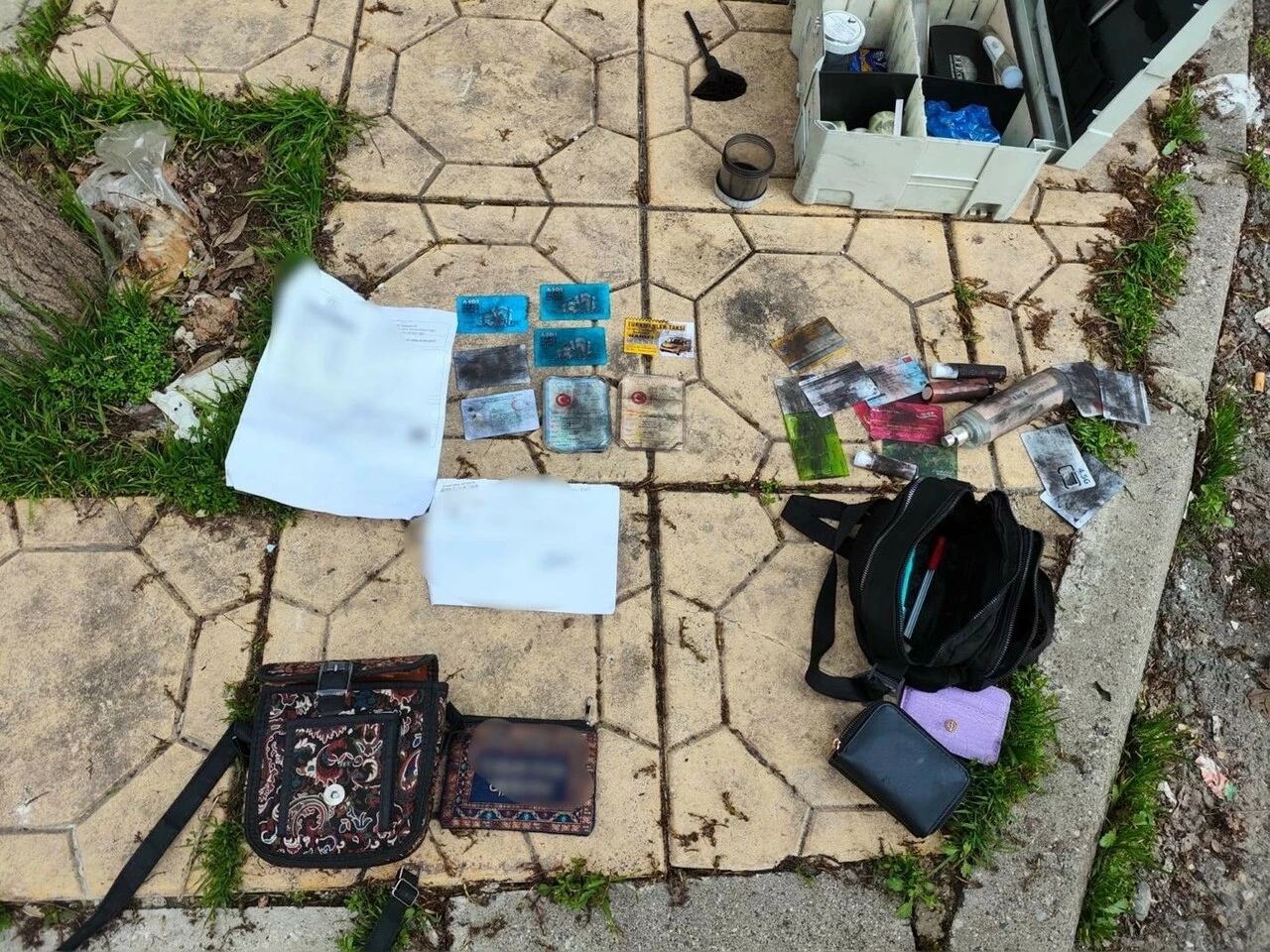 15 ayrı kapkaç olayını gerçekleştiren 3 hırsız yakalandı - 1. Resim