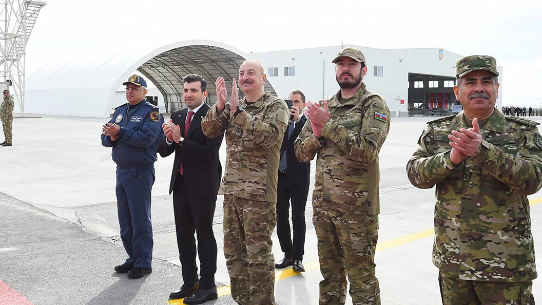 Aliyev ve Bayraktar, Akıncı TİHA'ları birlikte izlediler